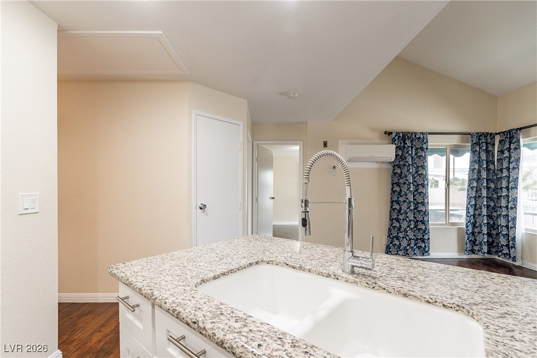 450 Elm Drive 206 Property Photo 9