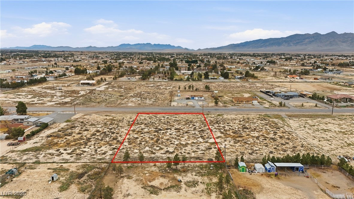 1830 East Gamebird Road Property Photo 3