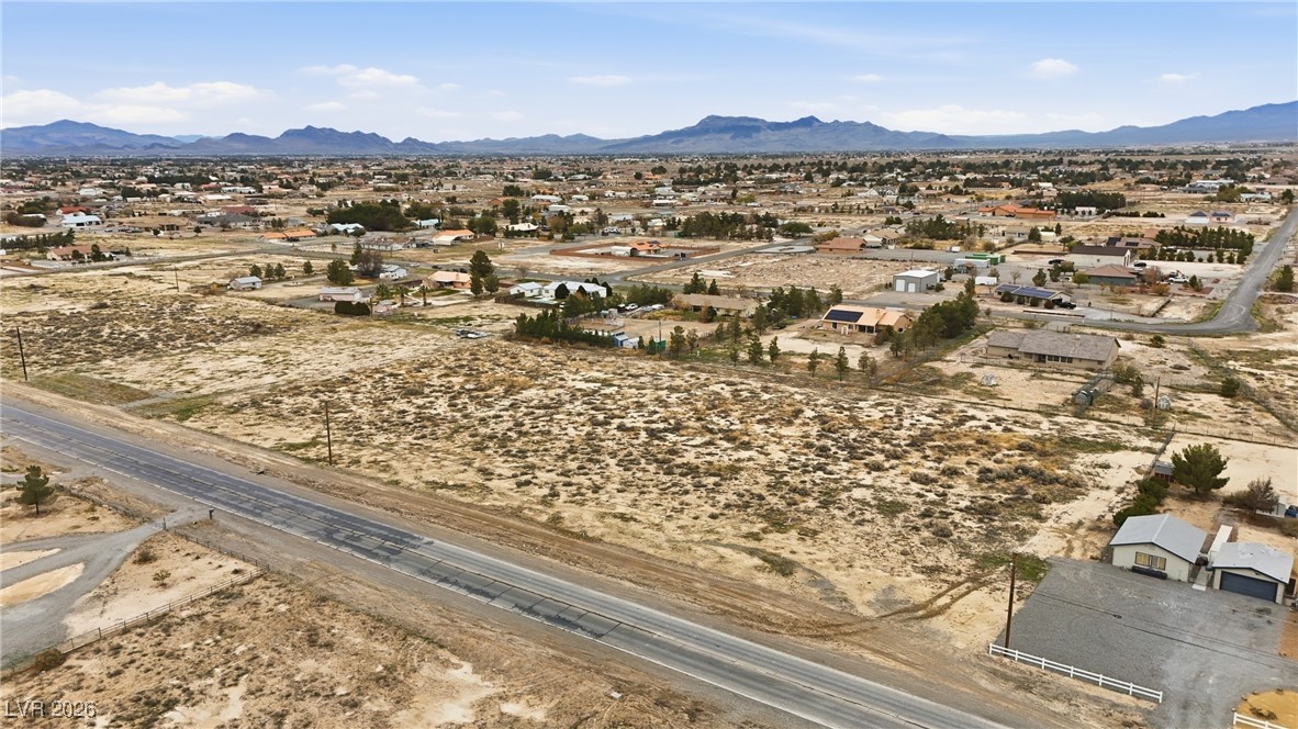 1830 East Gamebird Road Property Photo 8