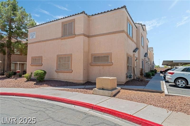 2211 Sleepy Court Property Photo 2
