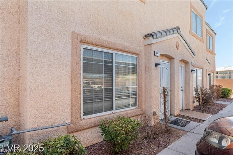 2211 Sleepy Court Property Photo 3