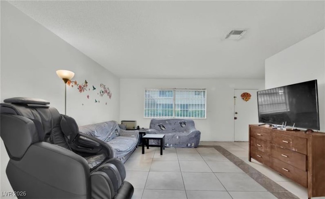 6133 Meadowgrass Lane Property Photo 4
