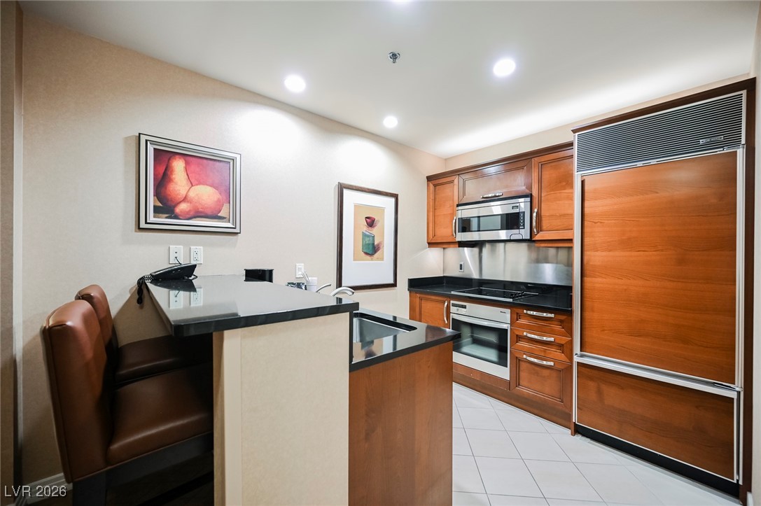 145 HARMON Avenue 208 Property Photo 1
