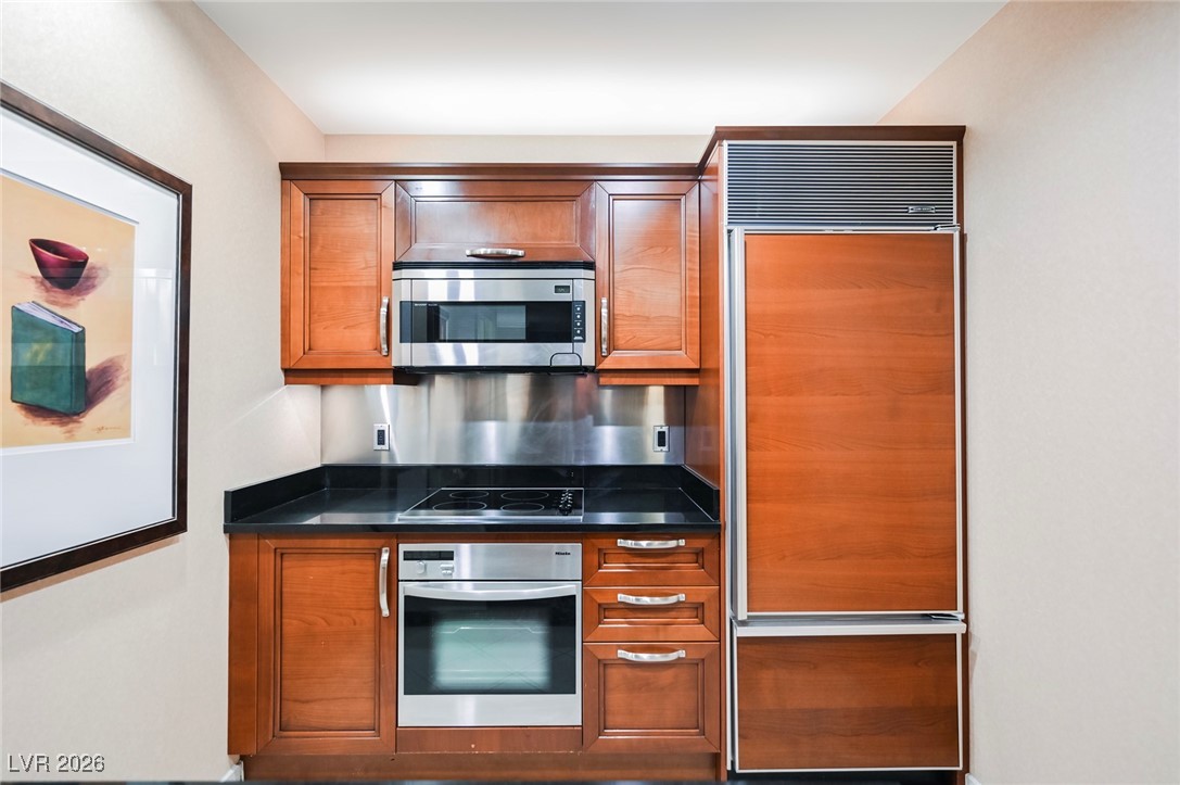 145 Harmon Avenue 208 Property Photo 2