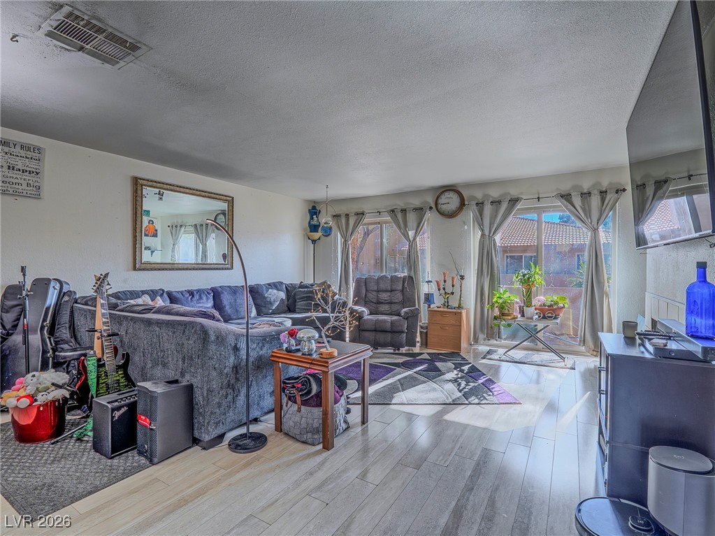 3363 Pavlo Street Property Photo 6