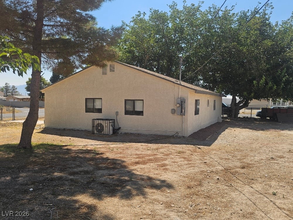 870 Second Street Property Photo 3