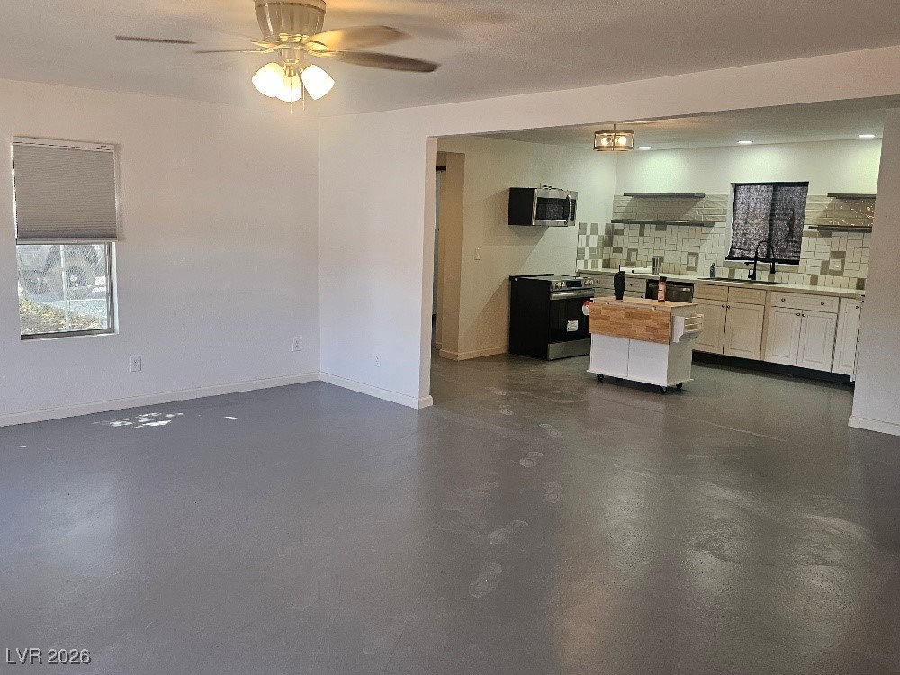 870 Second Street Property Photo 4