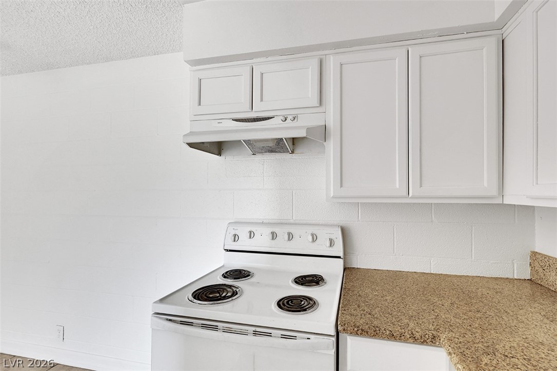 585 South Royal Crest Circle 16 Property Photo 14