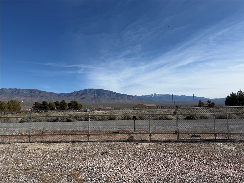 5260 Mooncrest Avenue Property Photo 8