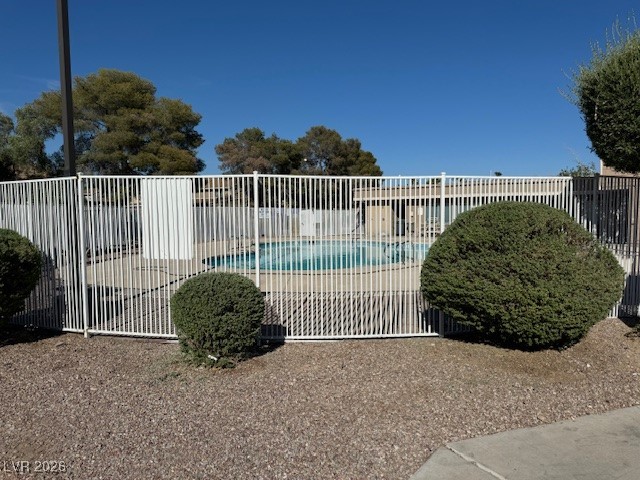 5116 Gray Lane E Property Photo 4