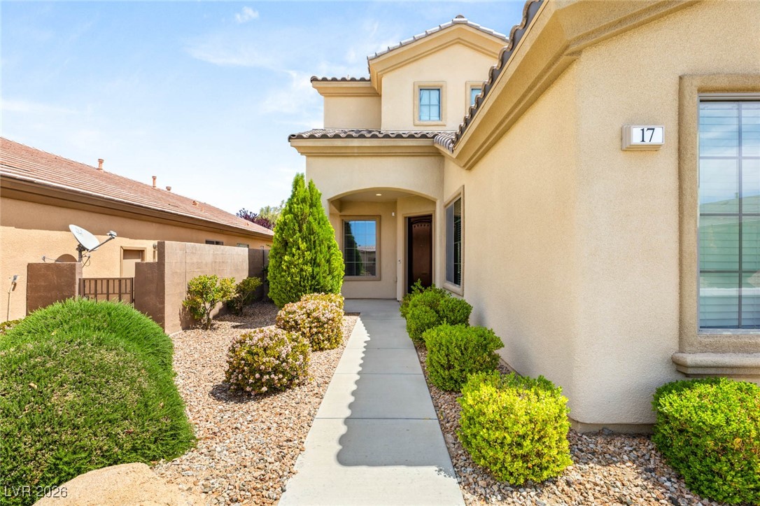 17 Morninglow Pass Property Photo 8