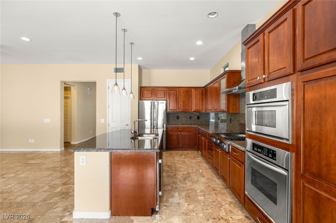 17 Morninglow Pass Property Photo 18