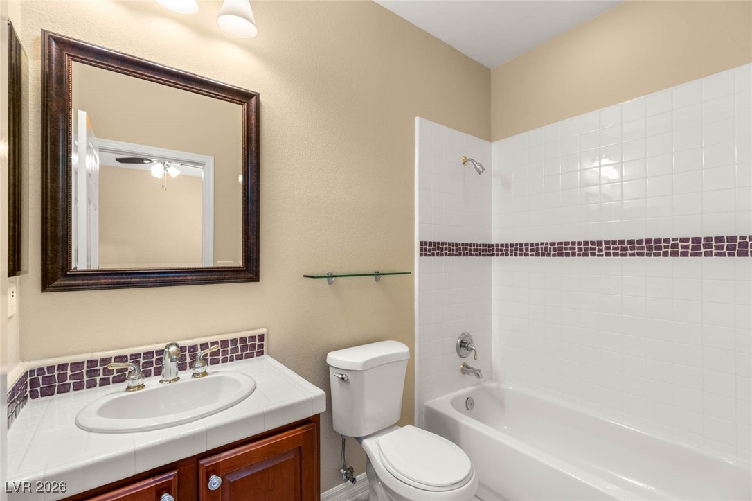 17 Morninglow Pass Property Photo 32
