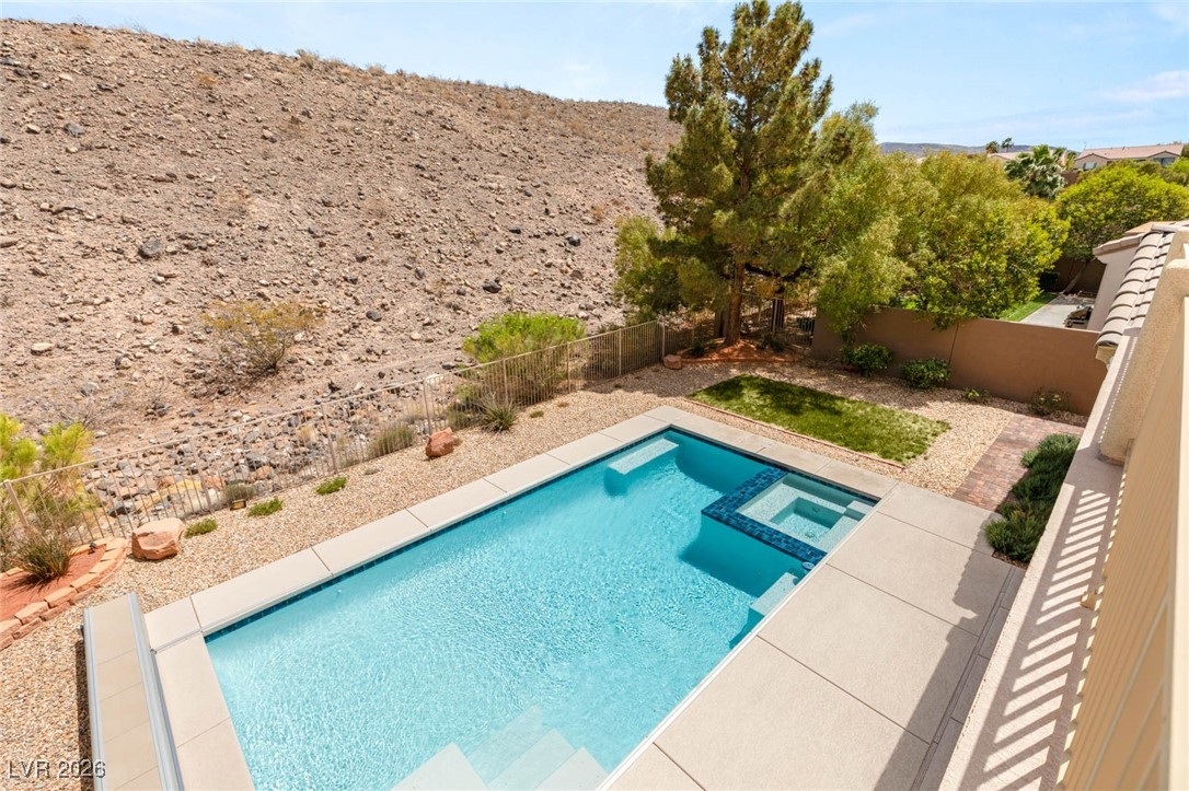 17 Morninglow Pass Property Photo 37