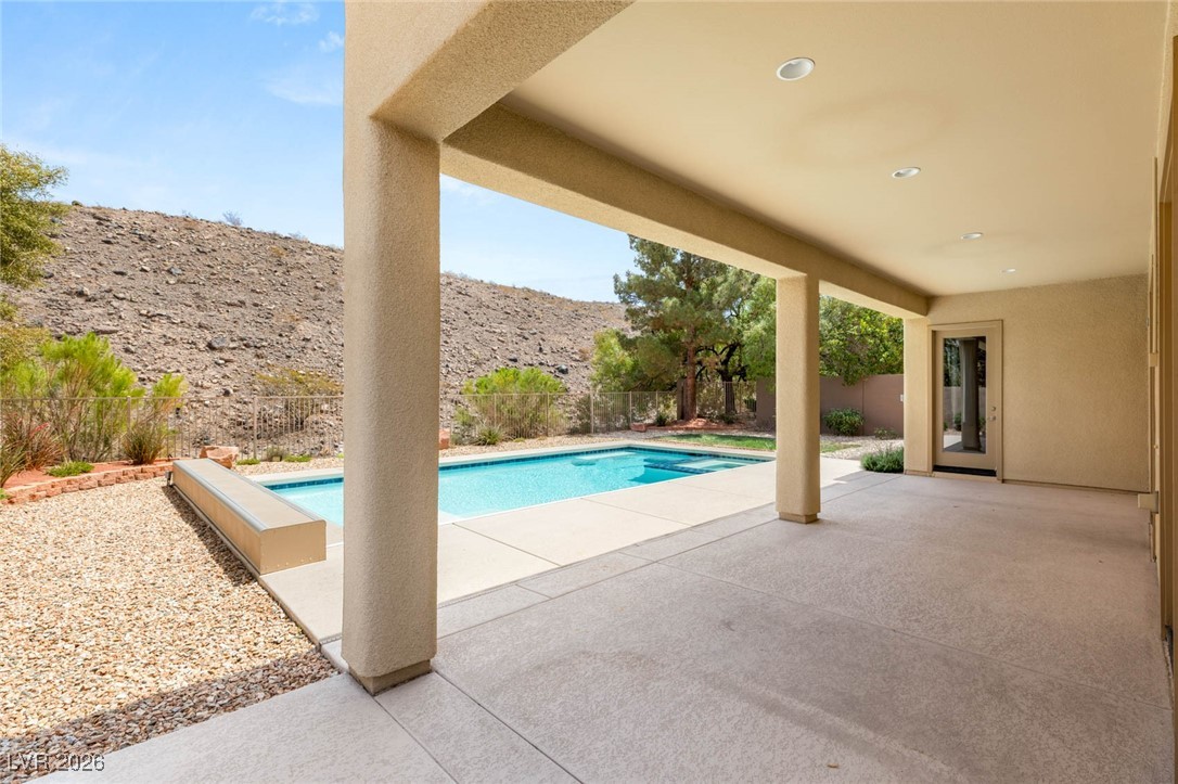 17 Morninglow Pass Property Photo 42