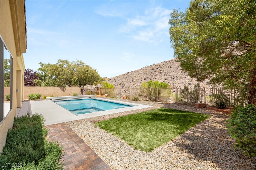17 Morninglow Pass Property Photo 46