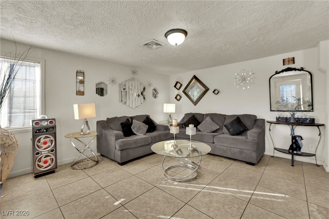 1843 North Bruce Street Property Photo 8