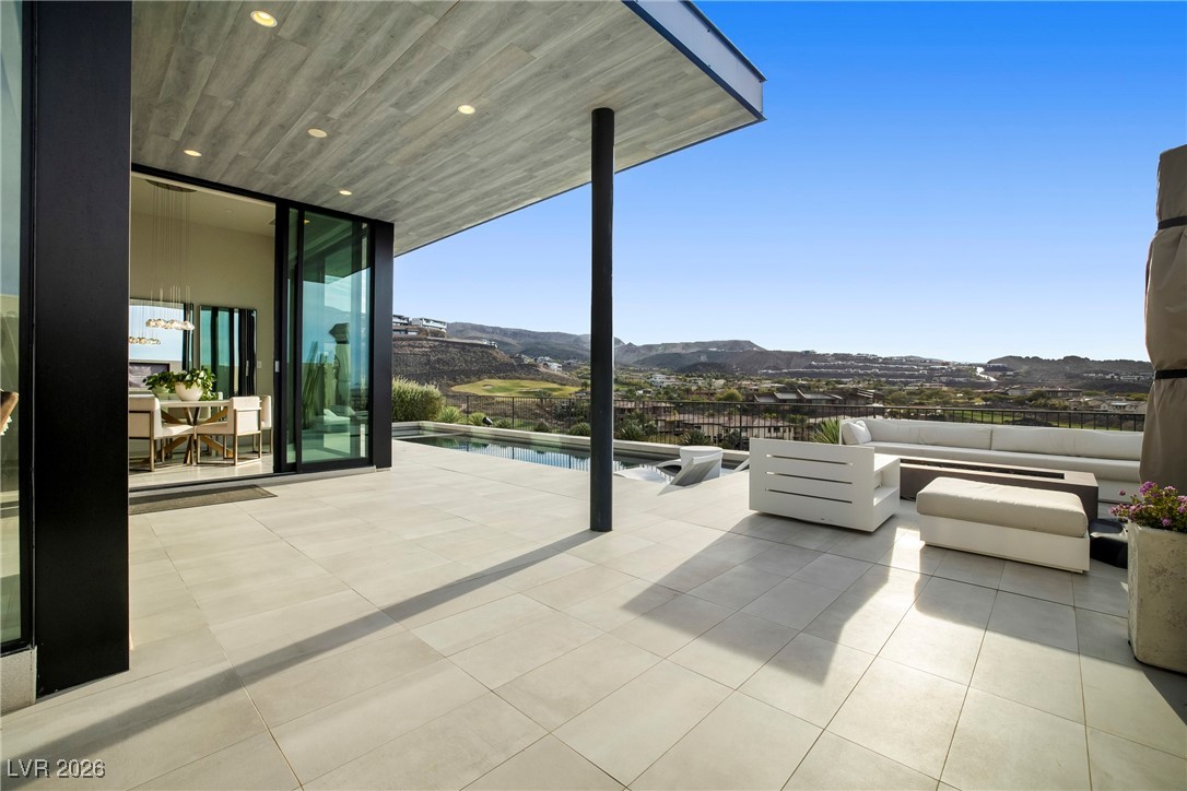 451 Serenity Point Drive Property Photo 3
