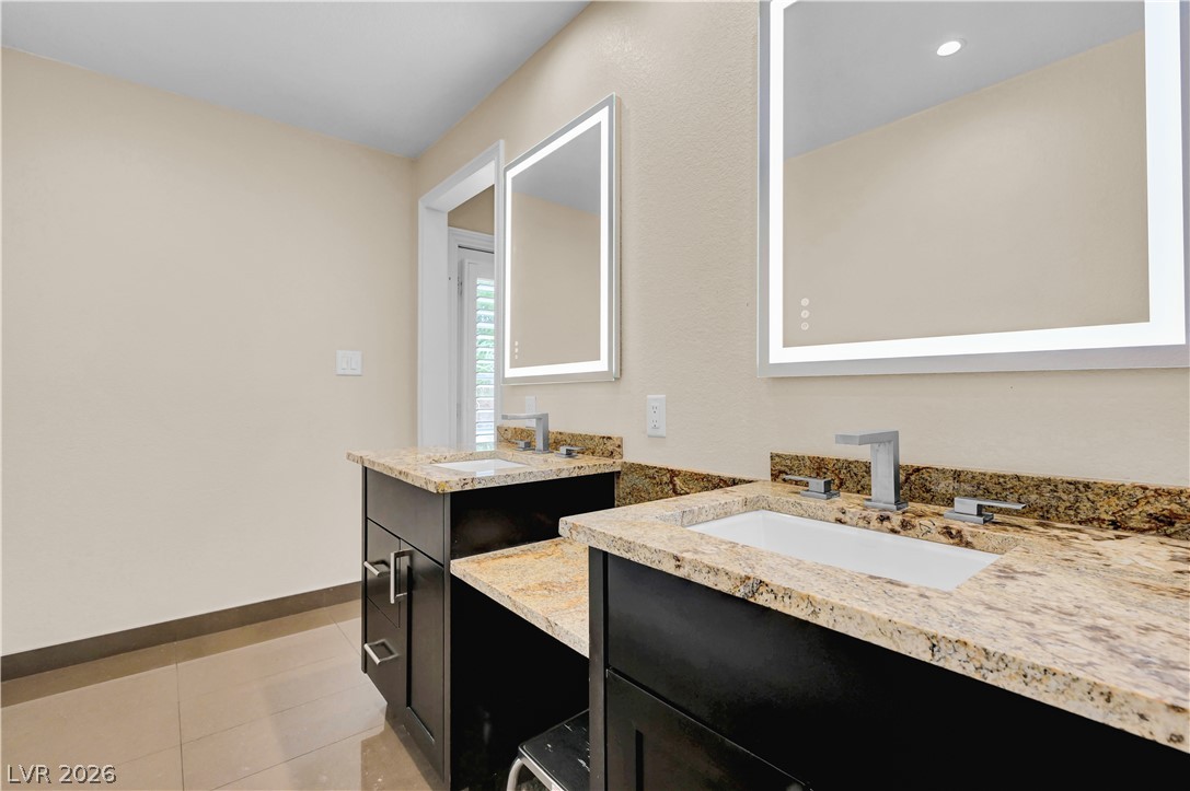 2712 West Oakey Boulevard Property Photo 26