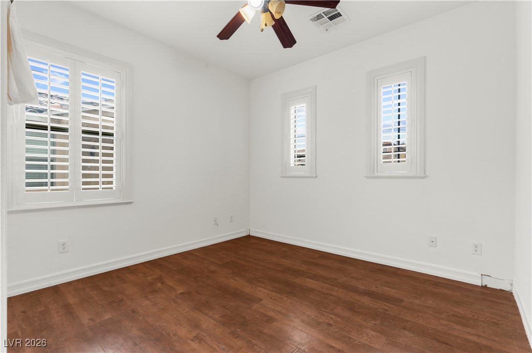 5526 Spruce Hill Court Property Photo 6