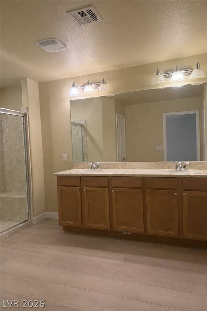 5224 Ledgewood Creek Avenue Property Photo 11