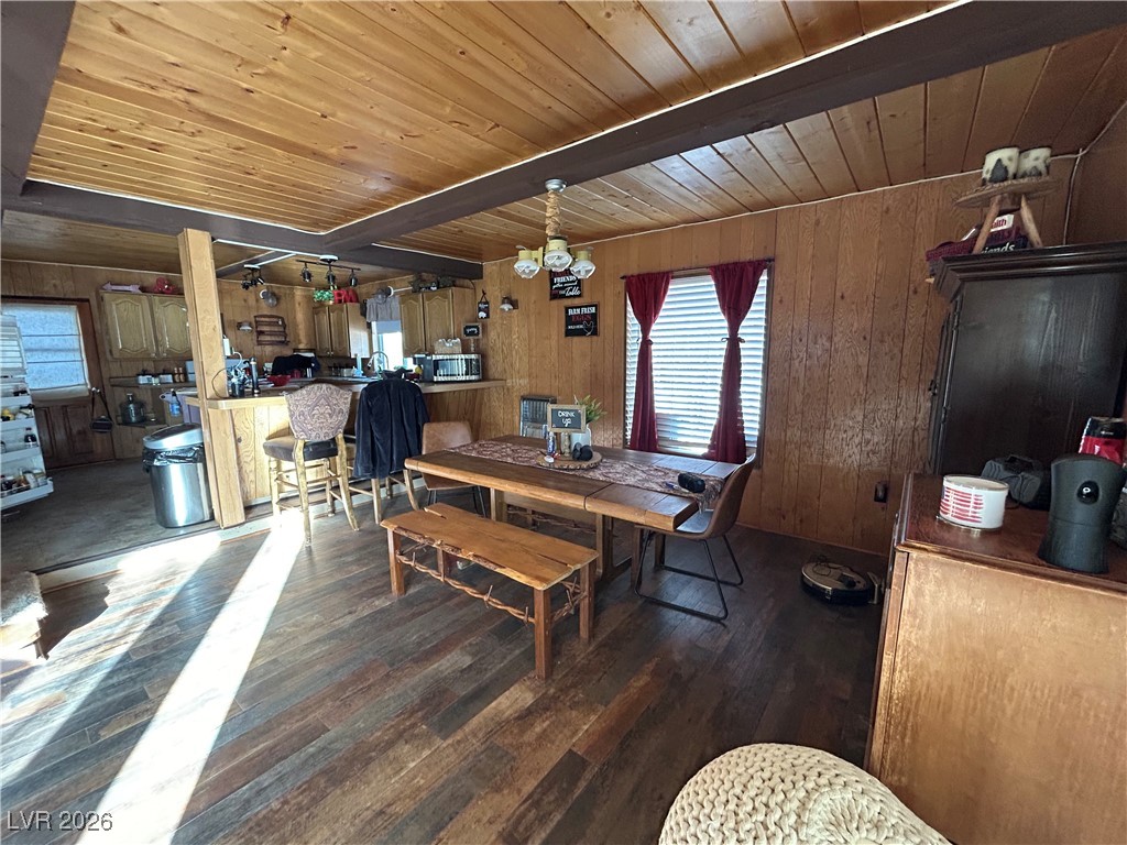 1330 West Strawberry Point Road Property Photo 6