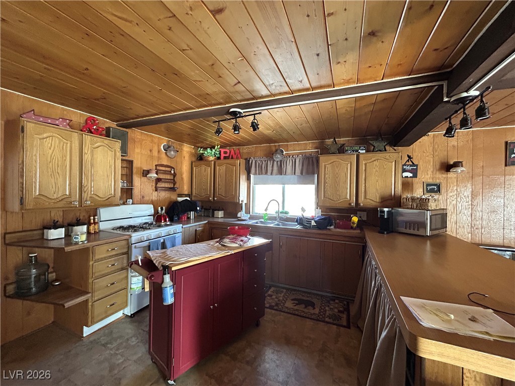 1330 West Strawberry Point Road Property Photo 9