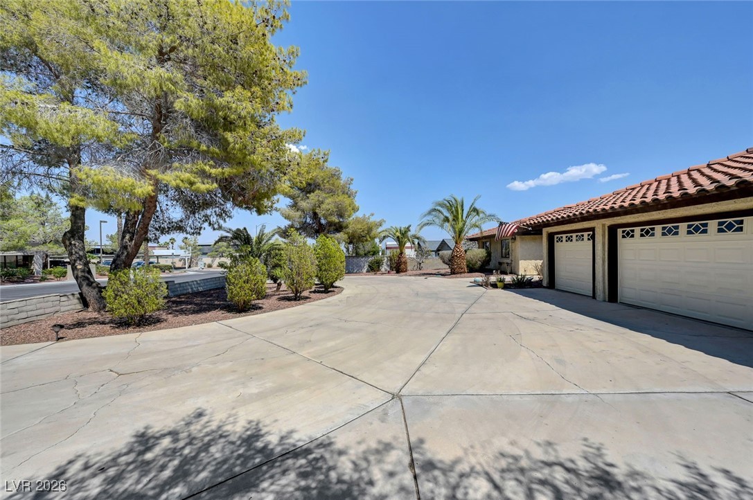 6975 Obannon Drive Property Photo 4