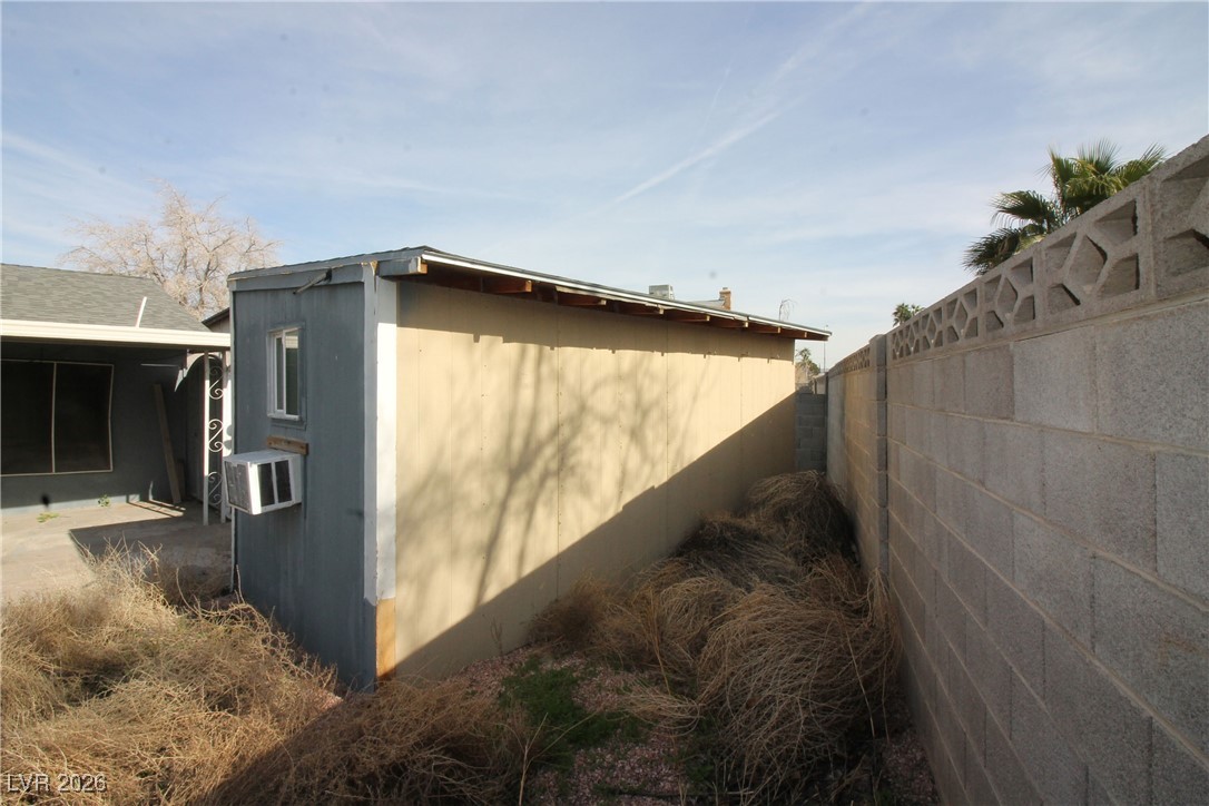 4135 Comb Circle Property Photo 2