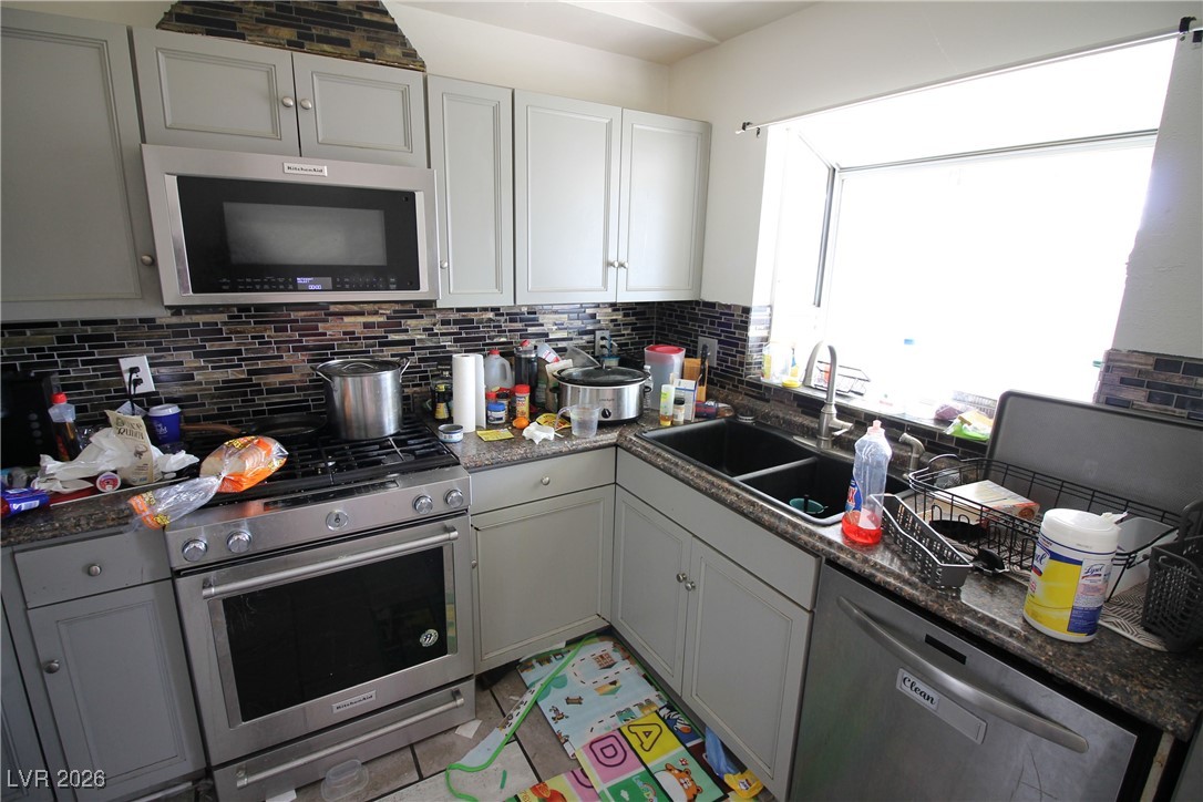 4135 Comb Circle Property Photo 11