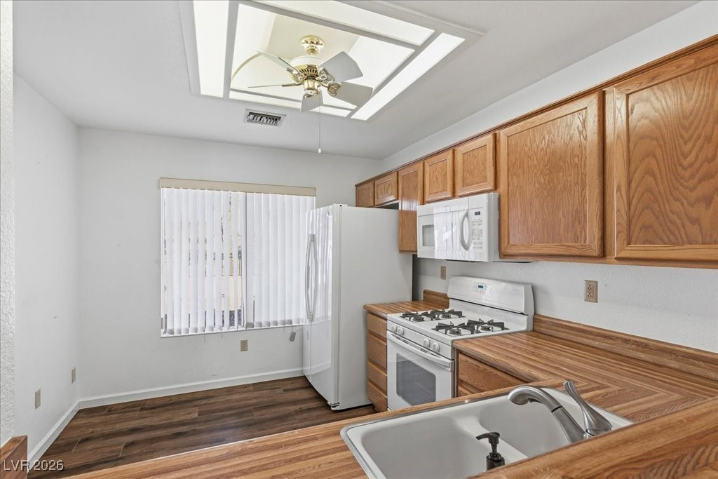 9521 Gold Bank Drive Property Photo 19