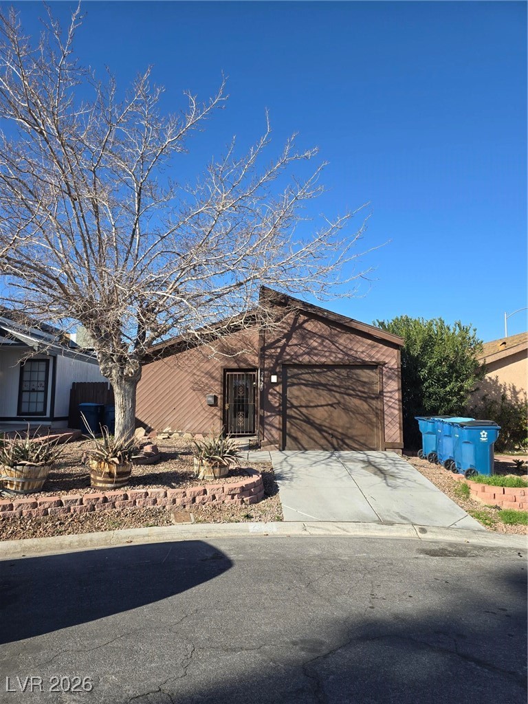 2320 El Molino Circle Property Photo 1