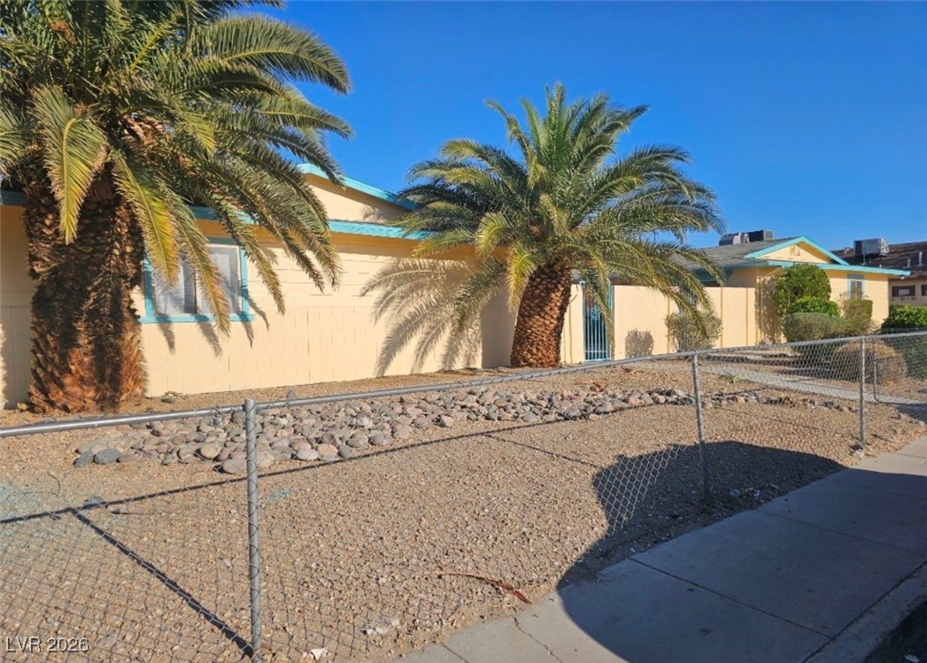 2230 North Lamb Boulevard Property Photo 3