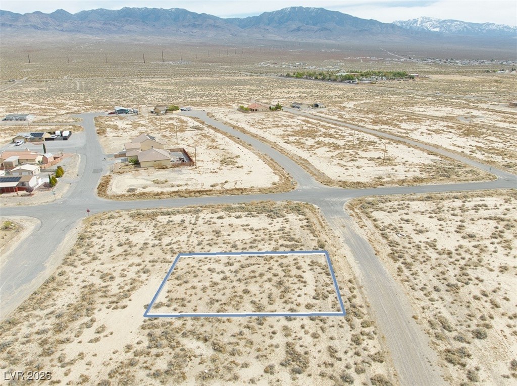 700 West Nikki Way Property Photo 8