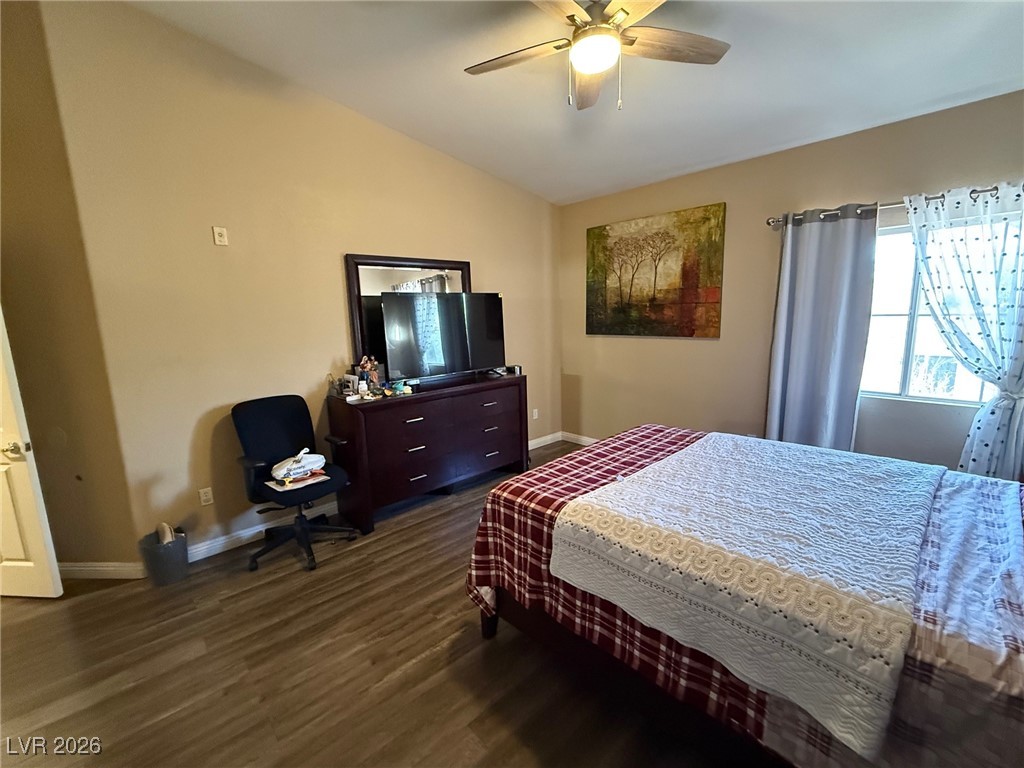 401 Amber Pine Street 202 Property Photo 9