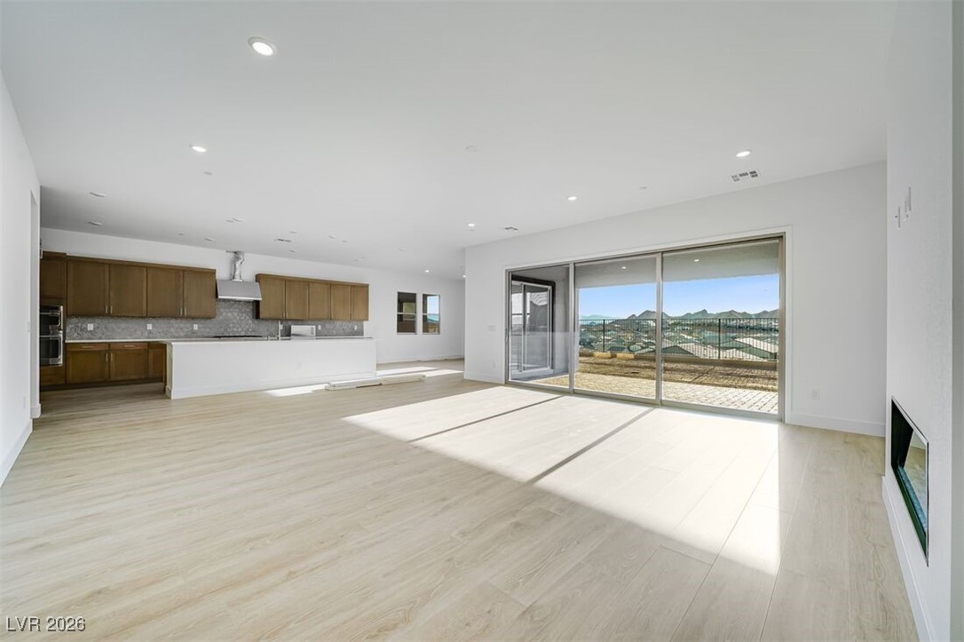 203 Paraggi Bay Drive Property Photo 11