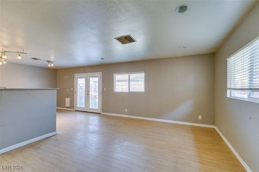 5650 Sea Breeze Avenue Property Photo 5