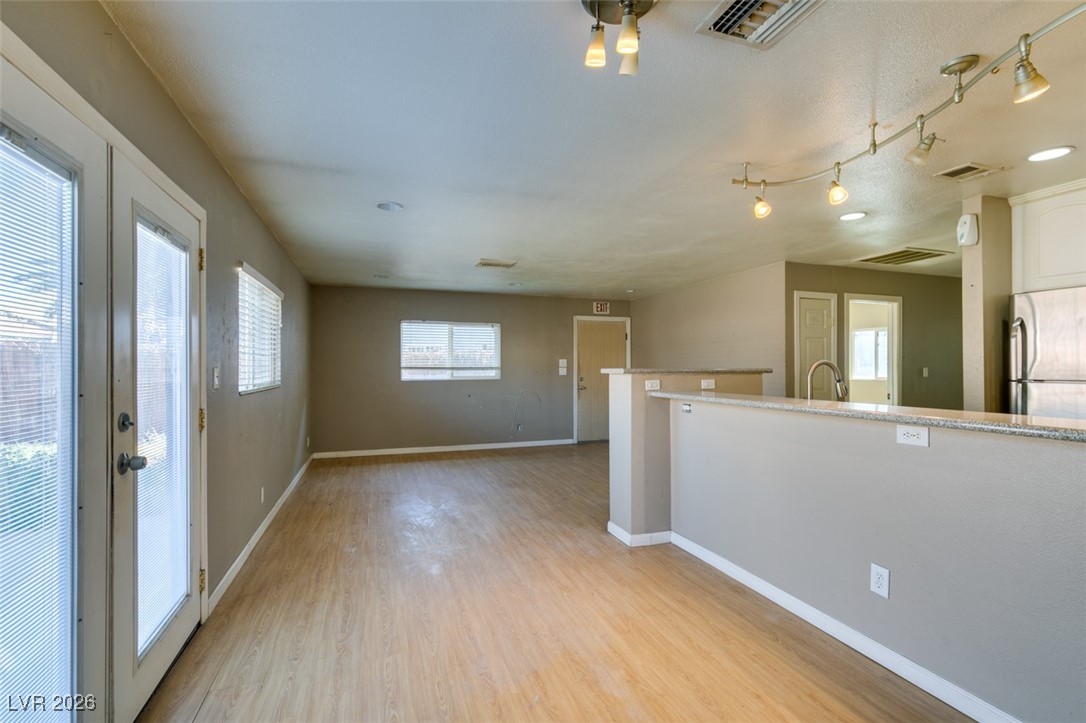 5650 Sea Breeze Avenue Property Photo 18