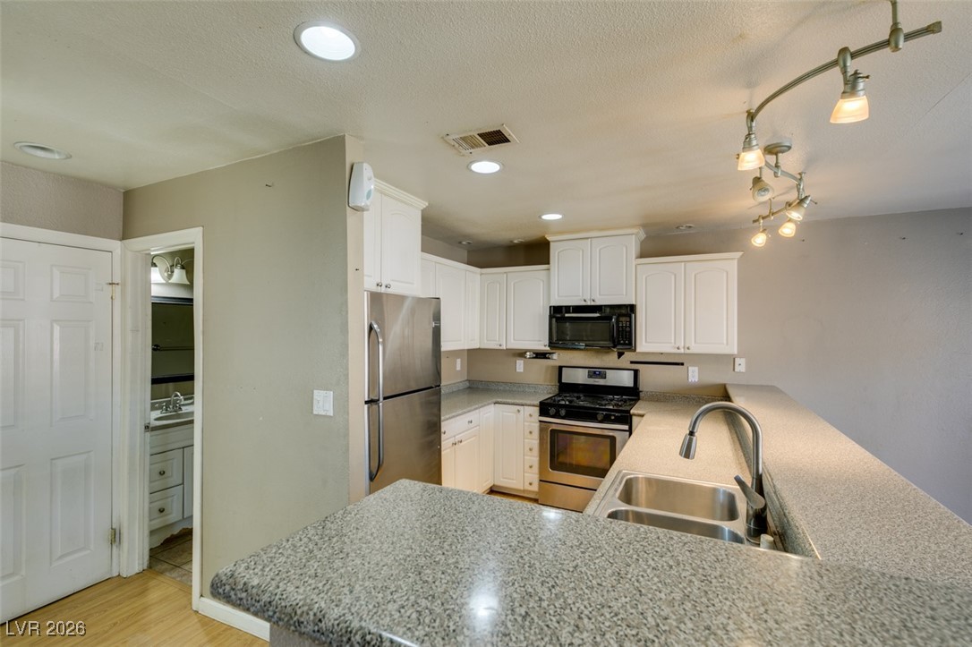 5650 Sea Breeze Avenue Property Photo 23