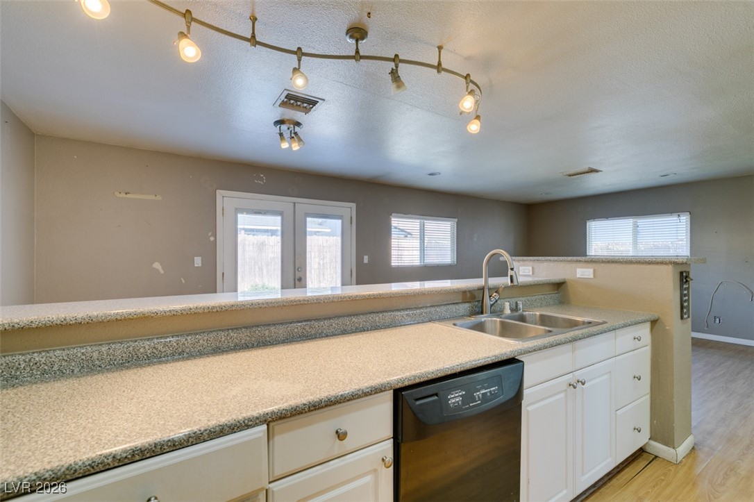 5650 Sea Breeze Avenue Property Photo 27