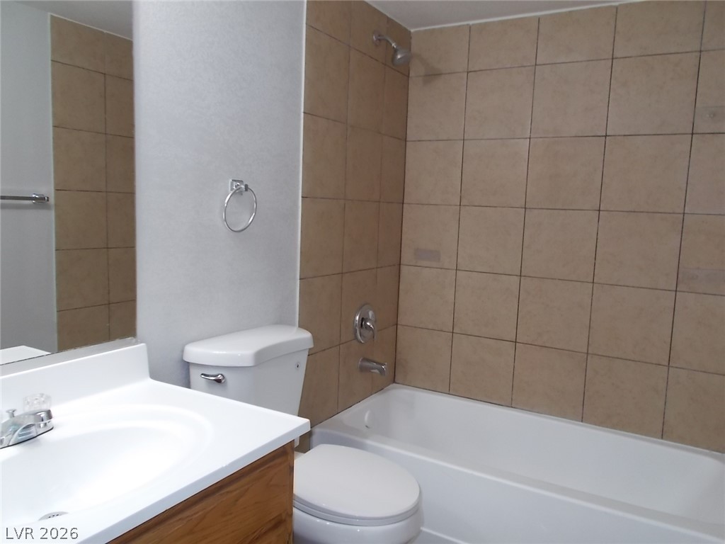 2732 Alicialynn Way B Property Photo 13