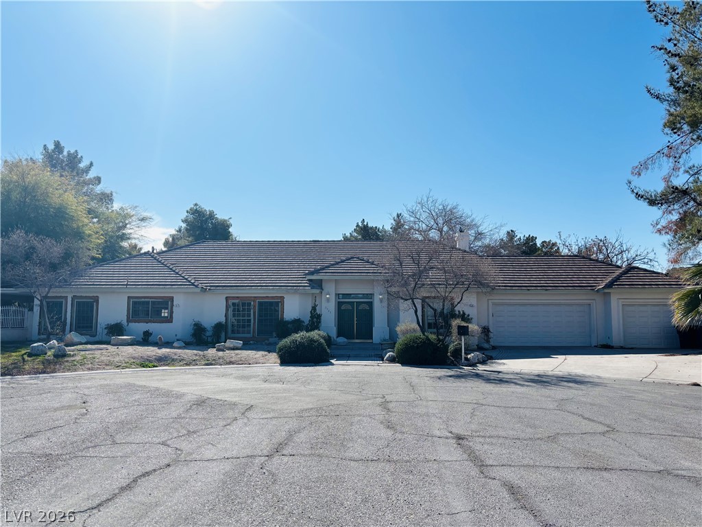 3725 East Quail Avenue Property Photo 1