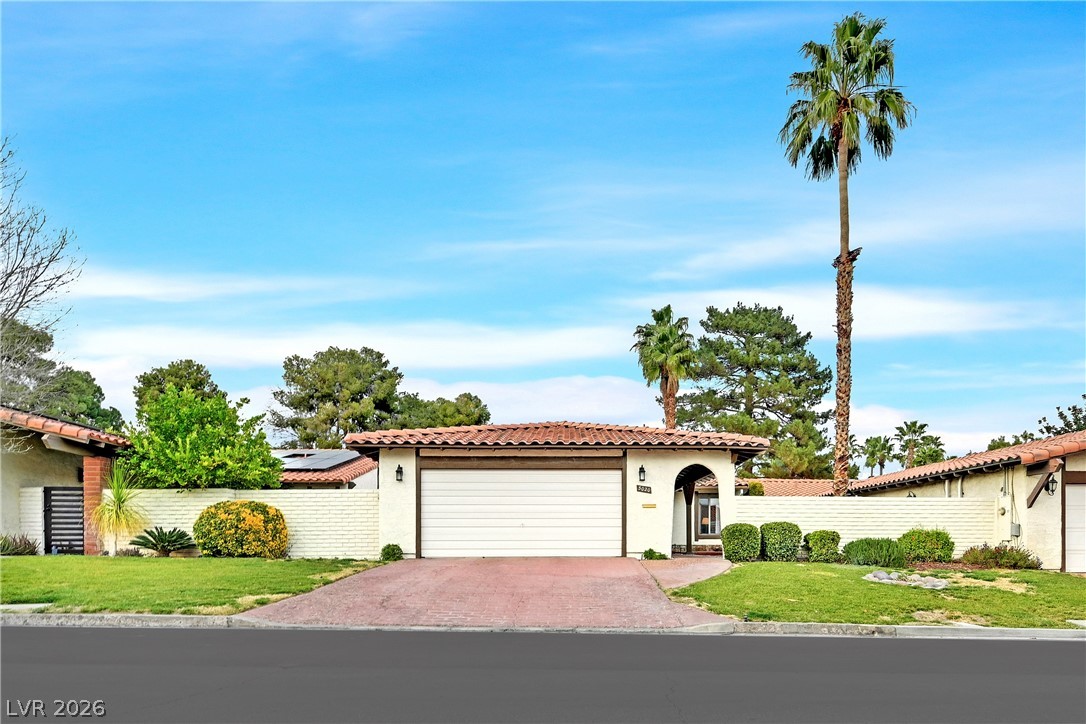 3020 Calle De Laredo Property Photo 1