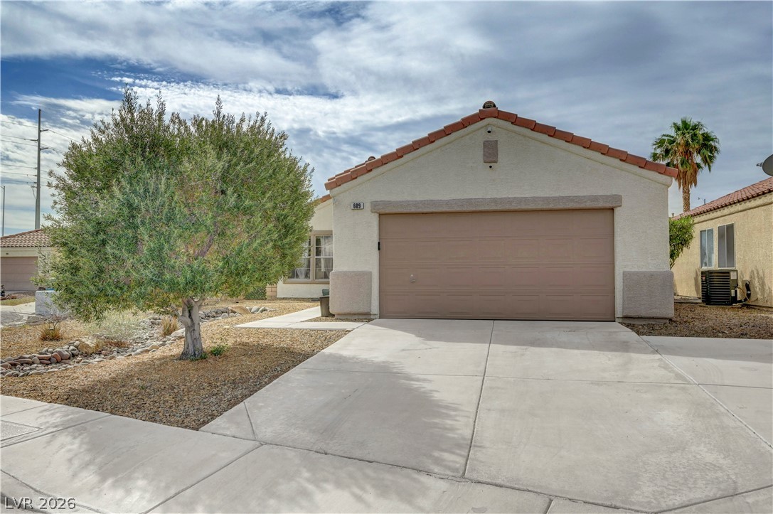 609 Moontide Court Property Photo 2