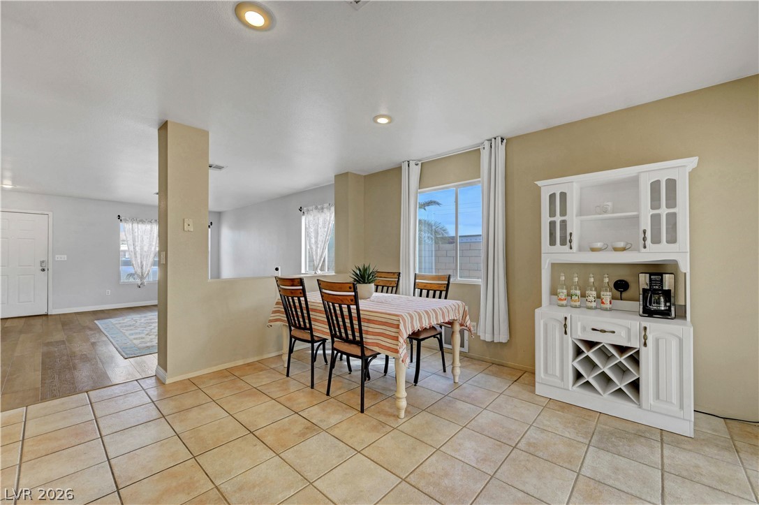 609 Moontide Court Property Photo 7