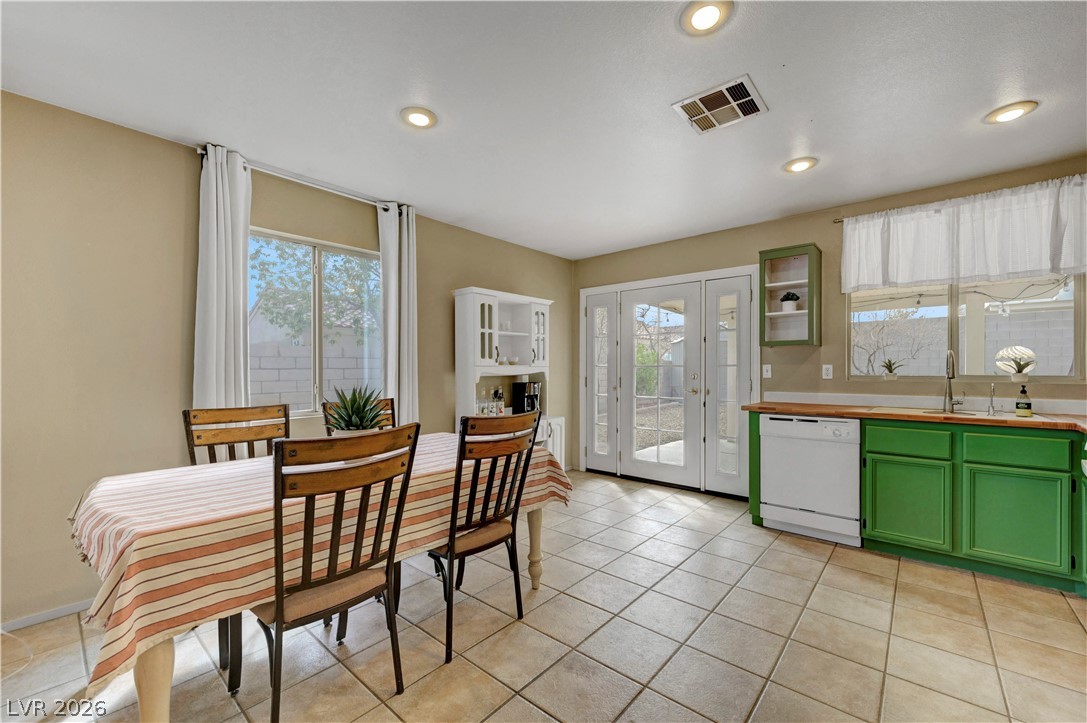 609 Moontide Court Property Photo 8