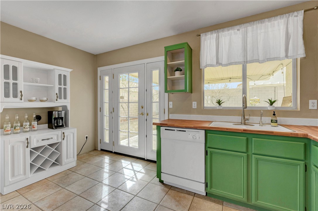 609 Moontide Court Property Photo 10