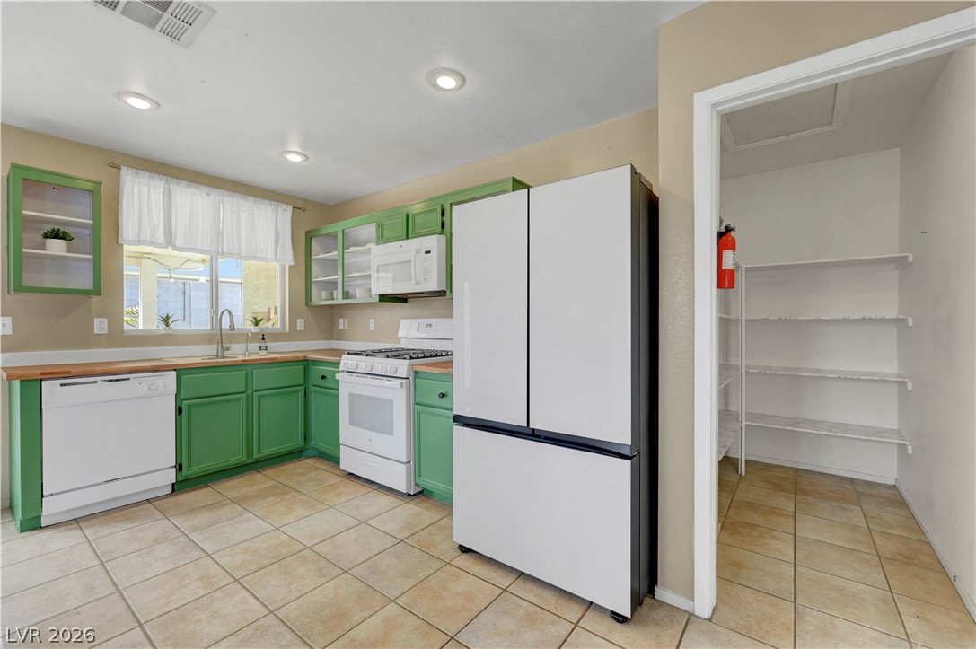 609 Moontide Court Property Photo 11