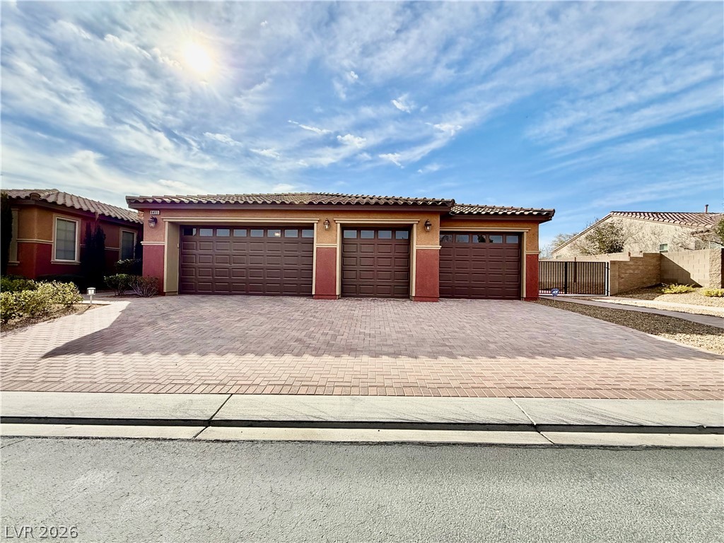 8455 Creekstone Court Property Photo 4