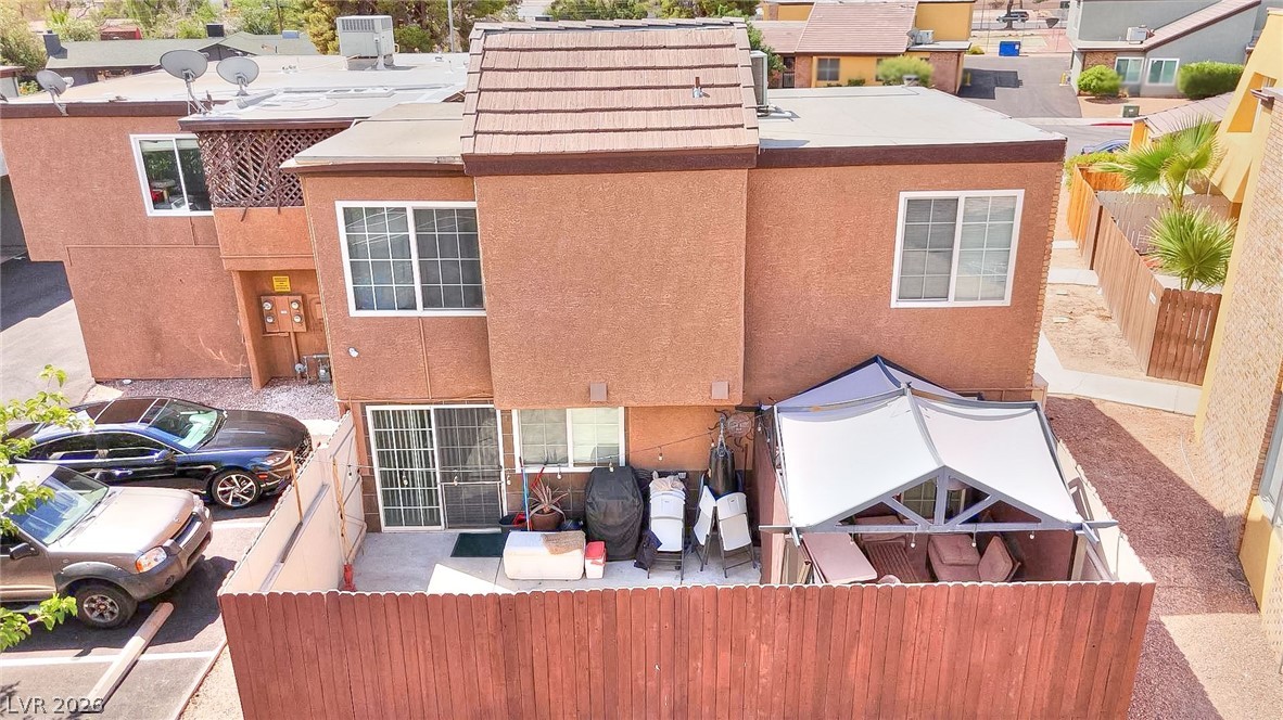 1500 Hialeah Drive C Property Photo 17